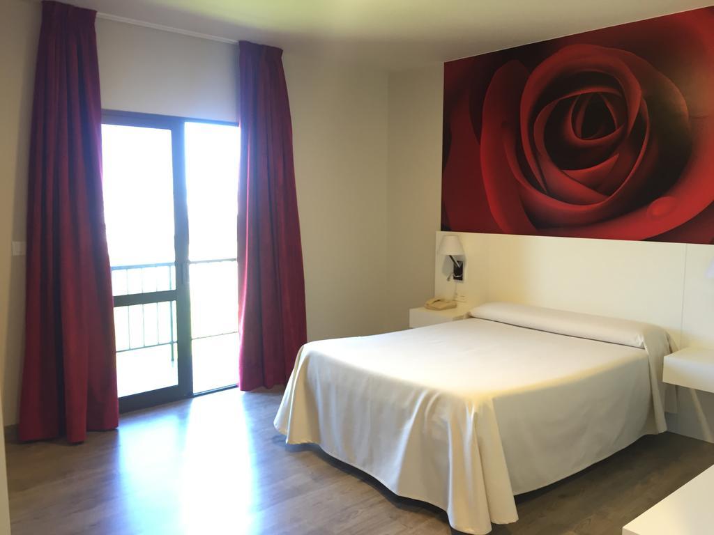 Hotel Santome Санксенсо Екстериор снимка